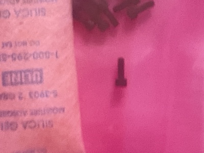 Болт для зажима капилляра для оборудования